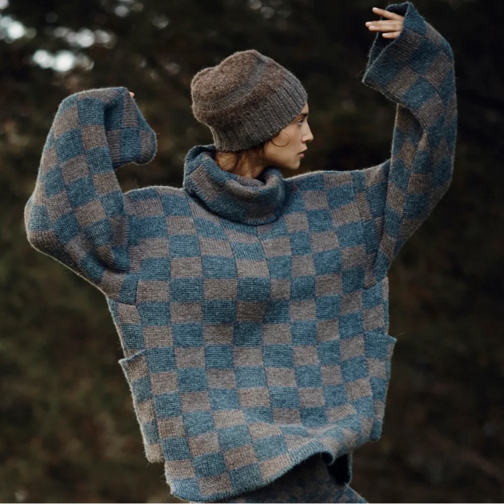 NWOT SUPER RARE ELECTRIC FEATHERS SWEATER